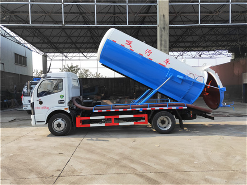 東風(fēng)牌8方吸污車(chē)